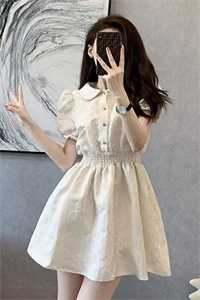 穿成咸鱼小师妹，靠做菜征服师尊