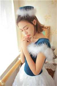 穿成咸鱼小师妹，靠做菜征服师尊小说