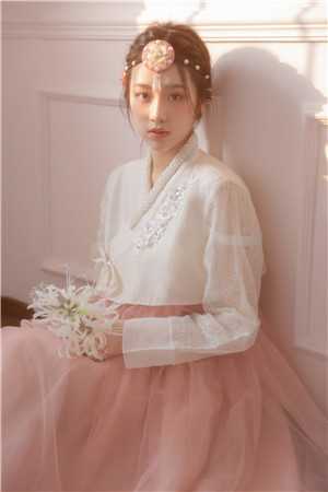 强吻女师尊后，她为我强行续命短篇小说阅读