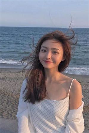 完整版趁乱搬空女主仓库，她在荒年吃饱穿暖
