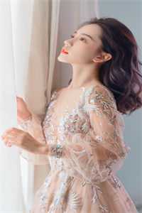 丑女下乡，捡个男人逆袭白富美长篇小说