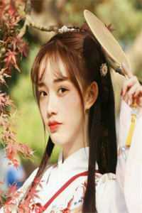 闪婚军区大佬后，她被宠成小娇妻