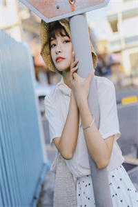 看，队长又在凶案现场逮夫人了