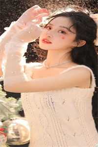 畅销巨著穿成皇妃被流放，我带头打造天下第一城