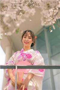 活成前任白月光后，她桃花朵朵开全集
