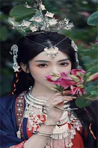 穿越：抱金牌大腿，享摆烂人生精彩小说