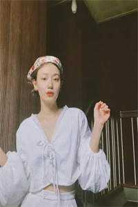 优秀文集穿书后，我抱紧破产大佬大腿