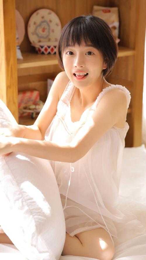 活成前任白月光后，她桃花朵朵开文章全文