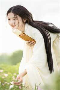 活成前任白月光后，她桃花朵朵开完结版阅读