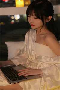 活成前任白月光后，她桃花朵朵开