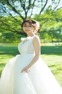 热门作品被赶出娘家当天，我和首富闪婚了