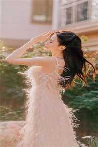 活成前任白月光后，她桃花朵朵开精品推介