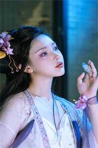 已完结活成前任白月光后，她桃花朵朵开