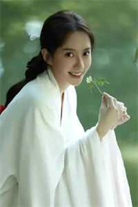 活成前任白月光后，她桃花朵朵开全集小说推荐
