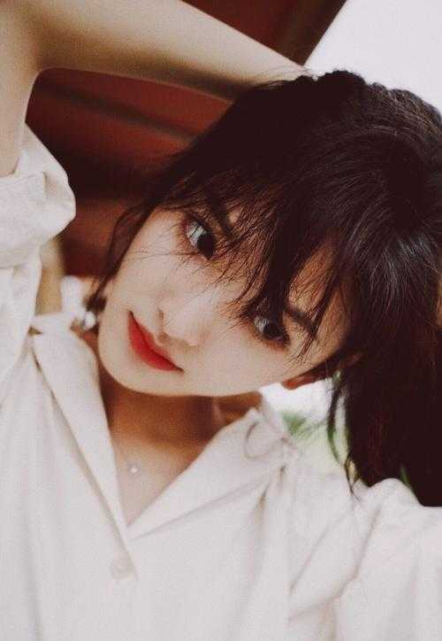 短篇小说活成前任白月光后，她桃花朵朵开
