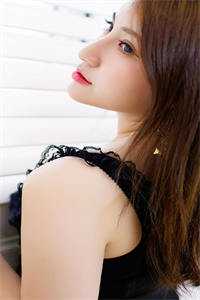 刚穿书就生子，未来大佬宠她无度全文