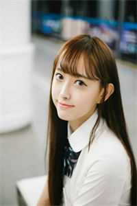 活成前任白月光后，她桃花朵朵开