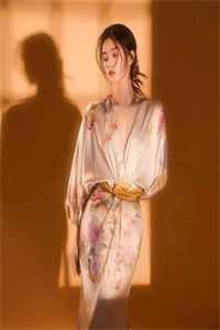 蛇王娇宠不断，穿越女她逃不掉畅销巨作