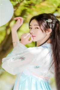 啥？开学他就拿下校花了