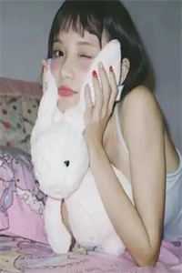 畅销书籍活成前任白月光后，她桃花朵朵开