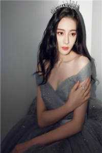 畅销小说强扭校草苦涩难咽，重生后她放弃了