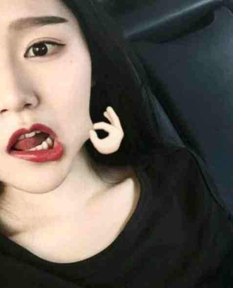 热门作品给发小背锅十年后，我把老婆孩子送他了