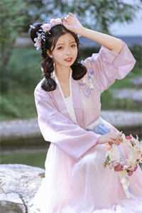 重生成草包胖妞后，她带母亲逆袭全文