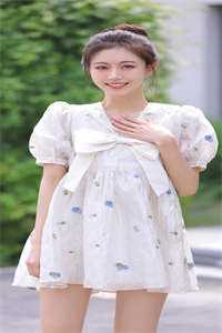 女友第三次拒绝我求婚后，我被抹去对她的感情白月光洛诗妍