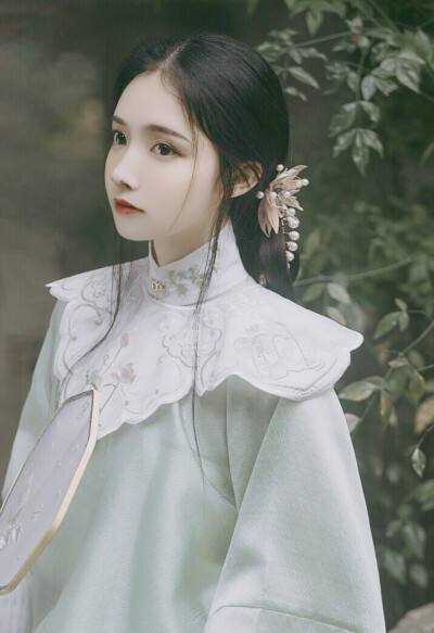 宋思忆顾清晨的小说出门买夜宵，却意外捡到绝美校花