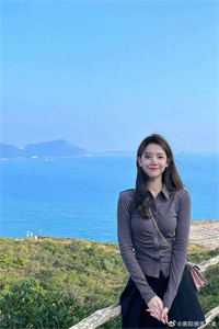 权力巅峰：从救下小女孩开始的主角是