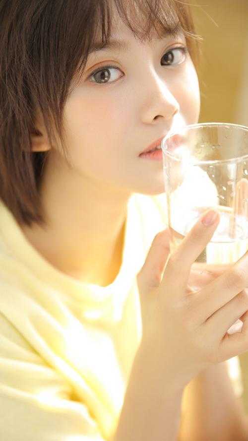未婚妻逼我给她初恋让位，辞职后她公司倒闭了
