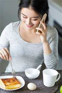 老板带头摸鱼，居然冲进五百强？