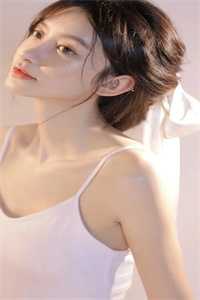 穿成炮灰女主后，引诱了疯批暴君