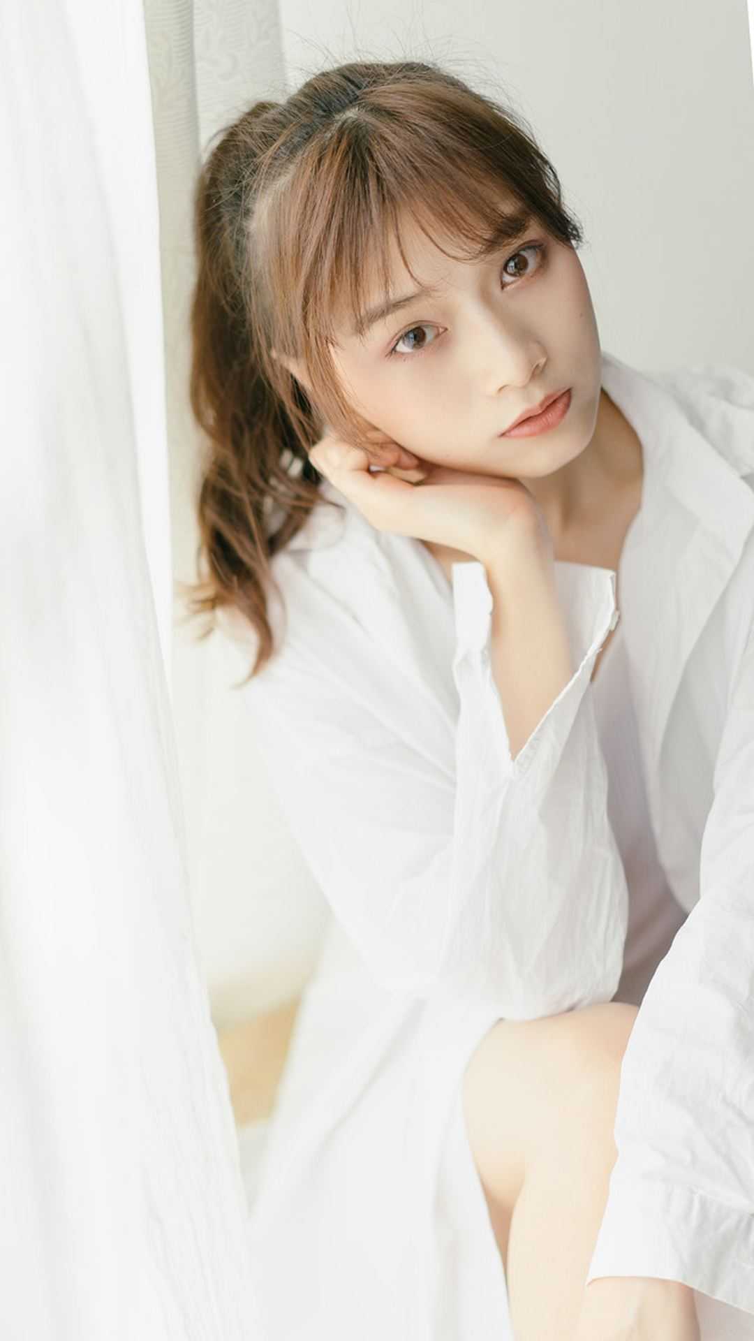 为留下资助的贫困生，女友在我们的订婚宴向他求婚
