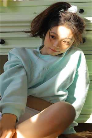 殷殷如月