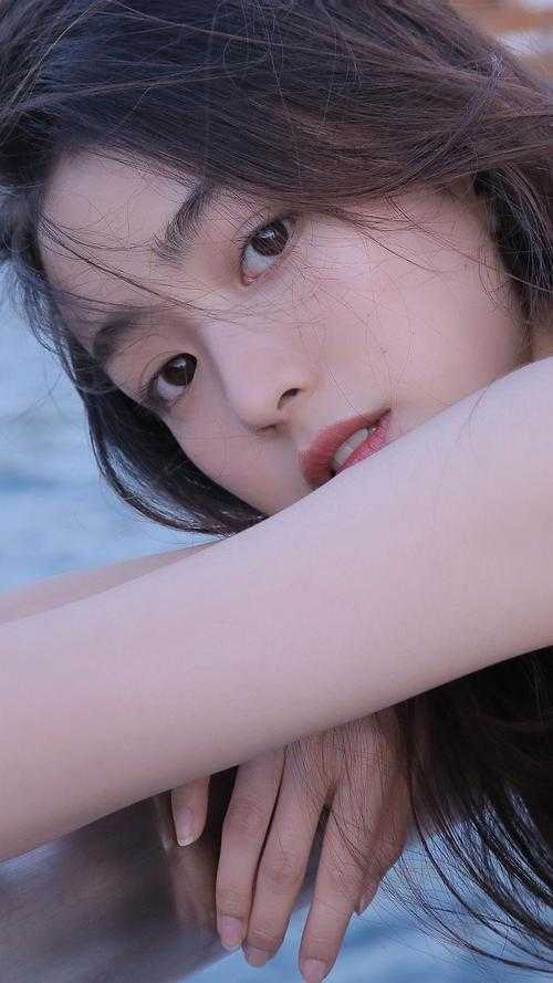 穿成美人鱼后，我和闺蜜起义了