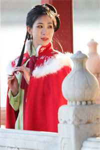 穿成明君心尖宠，众妃谄媚我开摆赵无眠英琼楼小说