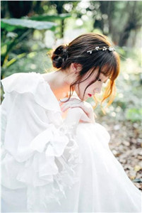 结婚那天我老公的女兄弟跟我穿同款婚服