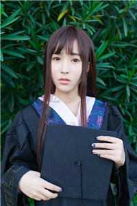 被抛弃深山，她成了狼王亲闺女