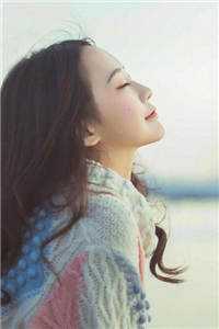 他手里的勺子